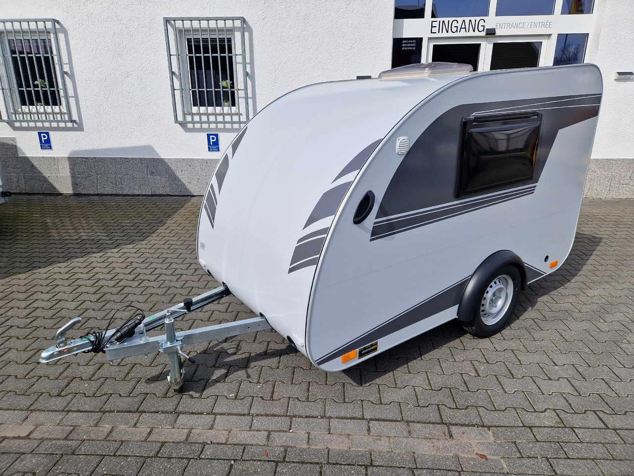 Mini Camper Mini Tommy TMC25 Basic 252x140x121cm 100 km/H 750kg ungebremst Januar AKTION - Caravan: picture 4 Mini Camper Mini Tommy TMC25 Basic 252x140x121cm 100 km/H 750kg ungebremst Januar AKTION - Caravan: picture 4