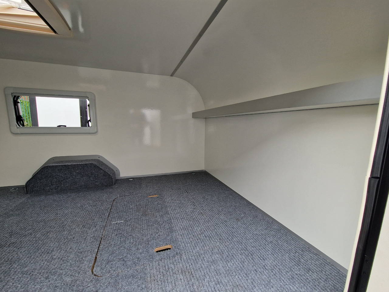 Mini Caravan Cargo Base Camp M+ wild 290cm Alufelgen 2 Fenster 100km/H 800kg - Caravan: picture 3 Mini Caravan Cargo Base Camp M+ wild 290cm Alufelgen 2 Fenster 100km/H 800kg - Caravan: picture 3