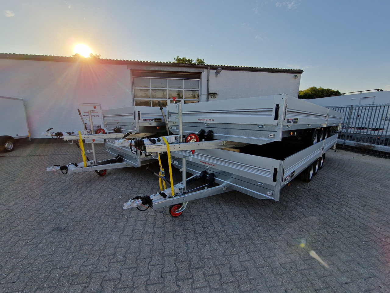 Pongratz Pritschenhochlader PHL 6030/24 TR-AL-S 603x246x36cm Tridem 13" 3500kg Januar Aktion - Dropside/ Flatbed trailer: picture 4 Pongratz Pritschenhochlader PHL 6030/24 TR-AL-S 603x246x36cm Tridem 13" 3500kg Januar Aktion - Dropside/ Flatbed trailer: picture 4