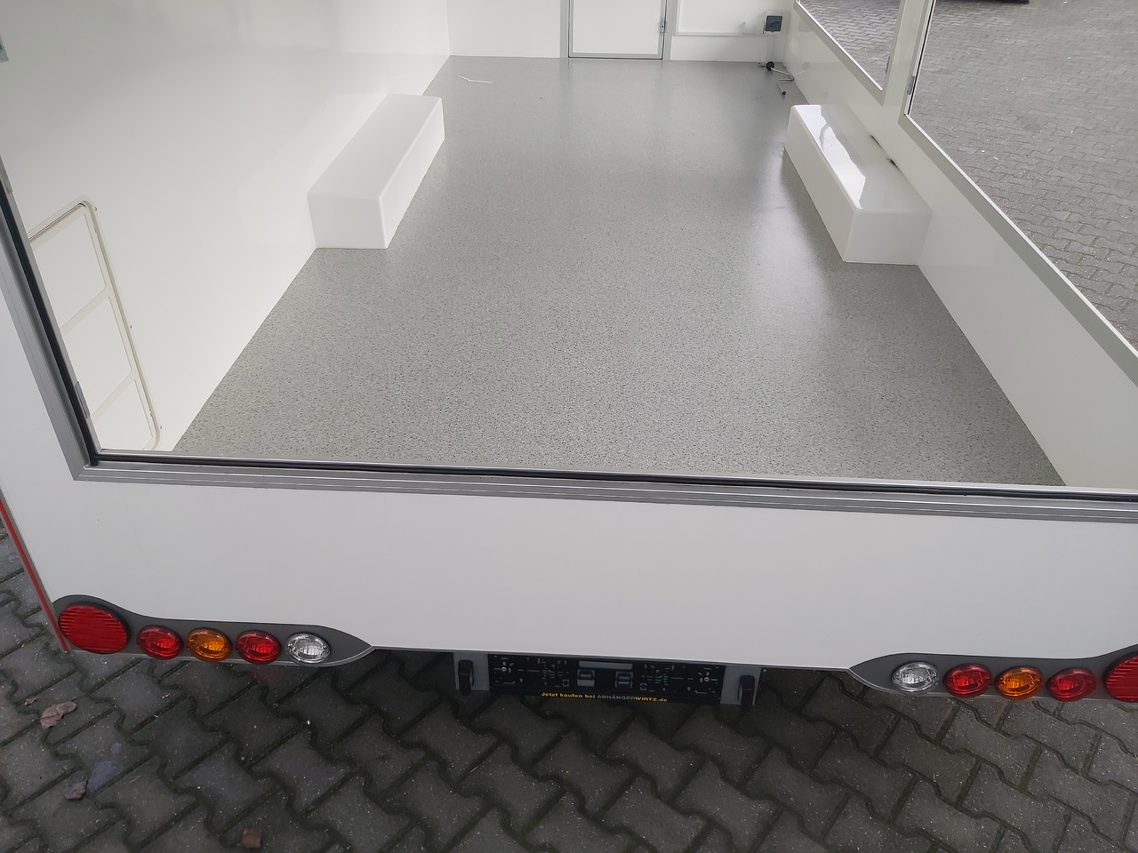 Vending trailer Verkaufsanhänger VK 523 230 aero retro 520x230x230cm 3 Verkaufsklappen 230V Licht 2700kg Abverkauf: picture 10