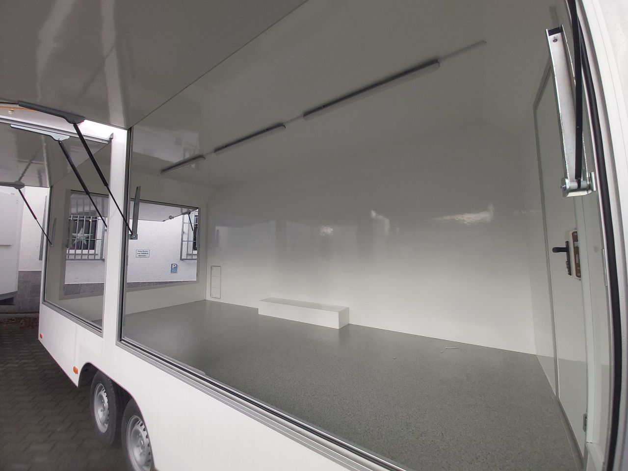Vending trailer Verkaufsanhänger VK 523 230 aero retro 520x230x230cm 3 Verkaufsklappen 230V Licht 2700kg Abverkauf: picture 7