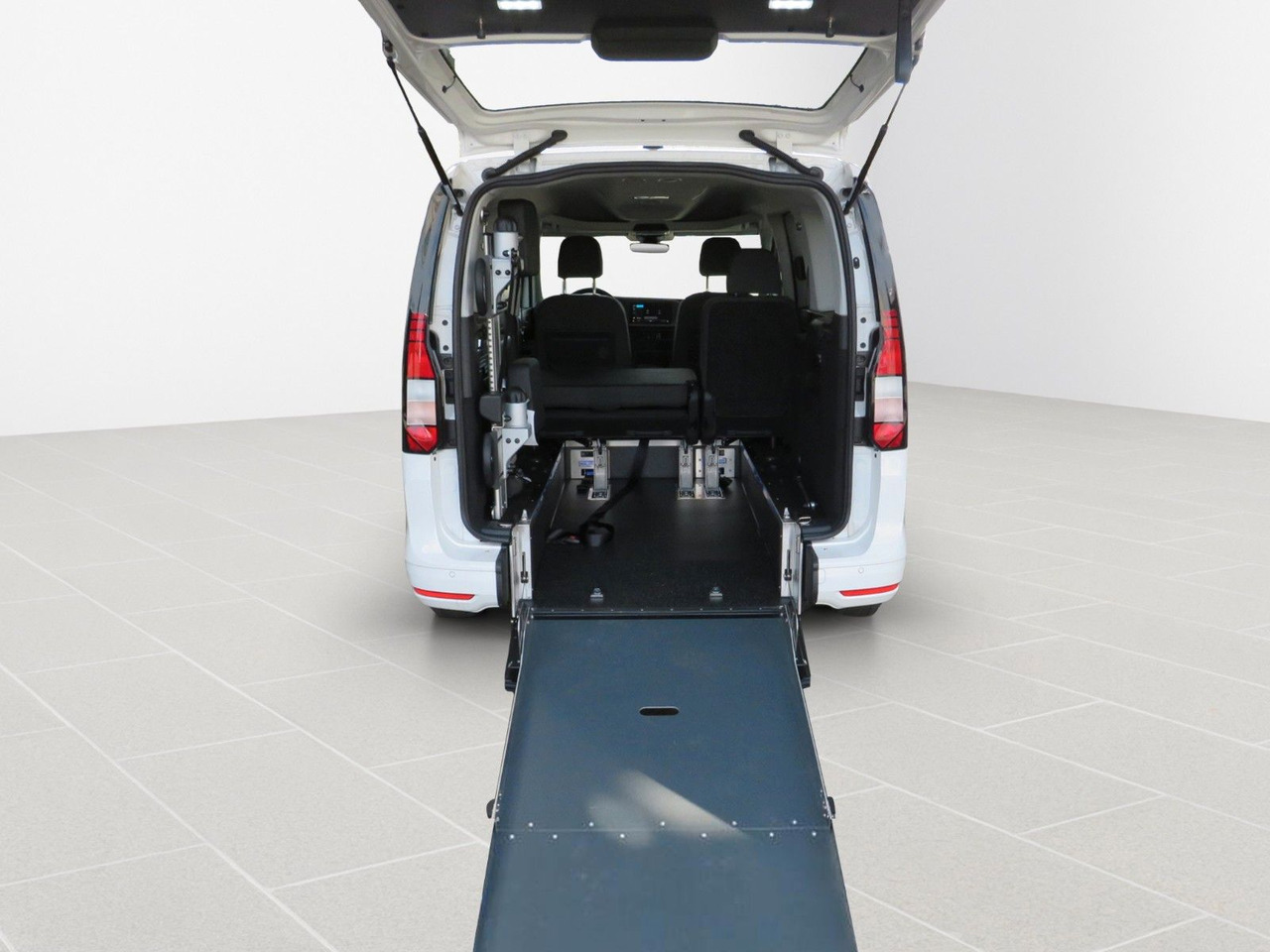 Volkswagen Caddy Maxi Kombi 2.0 TDI Rollstuhl Taxirampe - Car: picture 4 Volkswagen Caddy Maxi Kombi 2.0 TDI Rollstuhl Taxirampe - Car: picture 4