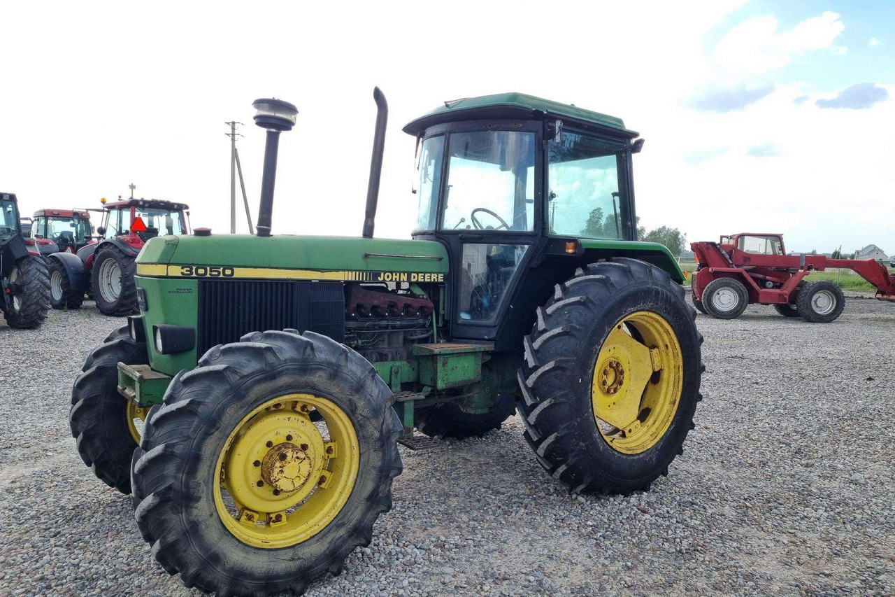 John Deere 3050 - Farm tractor: picture 1 John Deere 3050 - Farm tractor: picture 1