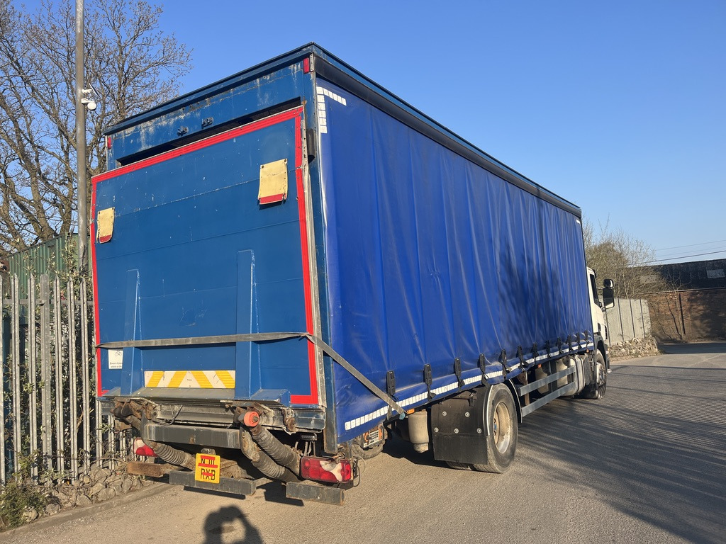 Scania P230 4x2 Curtain side - Curtain side truck: picture 3 Scania P230 4x2 Curtain side - Curtain side truck: picture 3