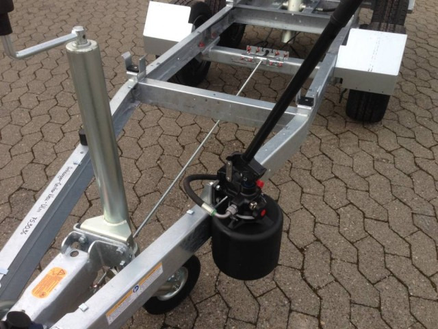 Humbaur HUK 202715 Heckkipper 2,0 t. 2680 x 1500 x 300mm - Tipper trailer: picture 4 Humbaur HUK 202715 Heckkipper 2,0 t. 2680 x 1500 x 300mm - Tipper trailer: picture 4