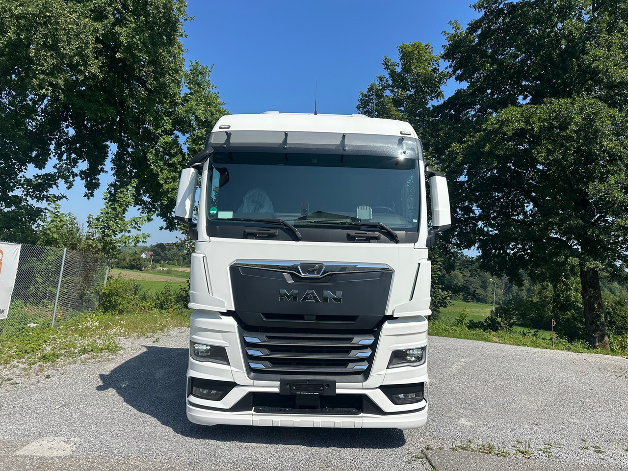 MAN TGX 18.470 4x2 Lowliner 2Tank LED - Tractor truck: picture 3 MAN TGX 18.470 4x2 Lowliner 2Tank LED - Tractor truck: picture 3