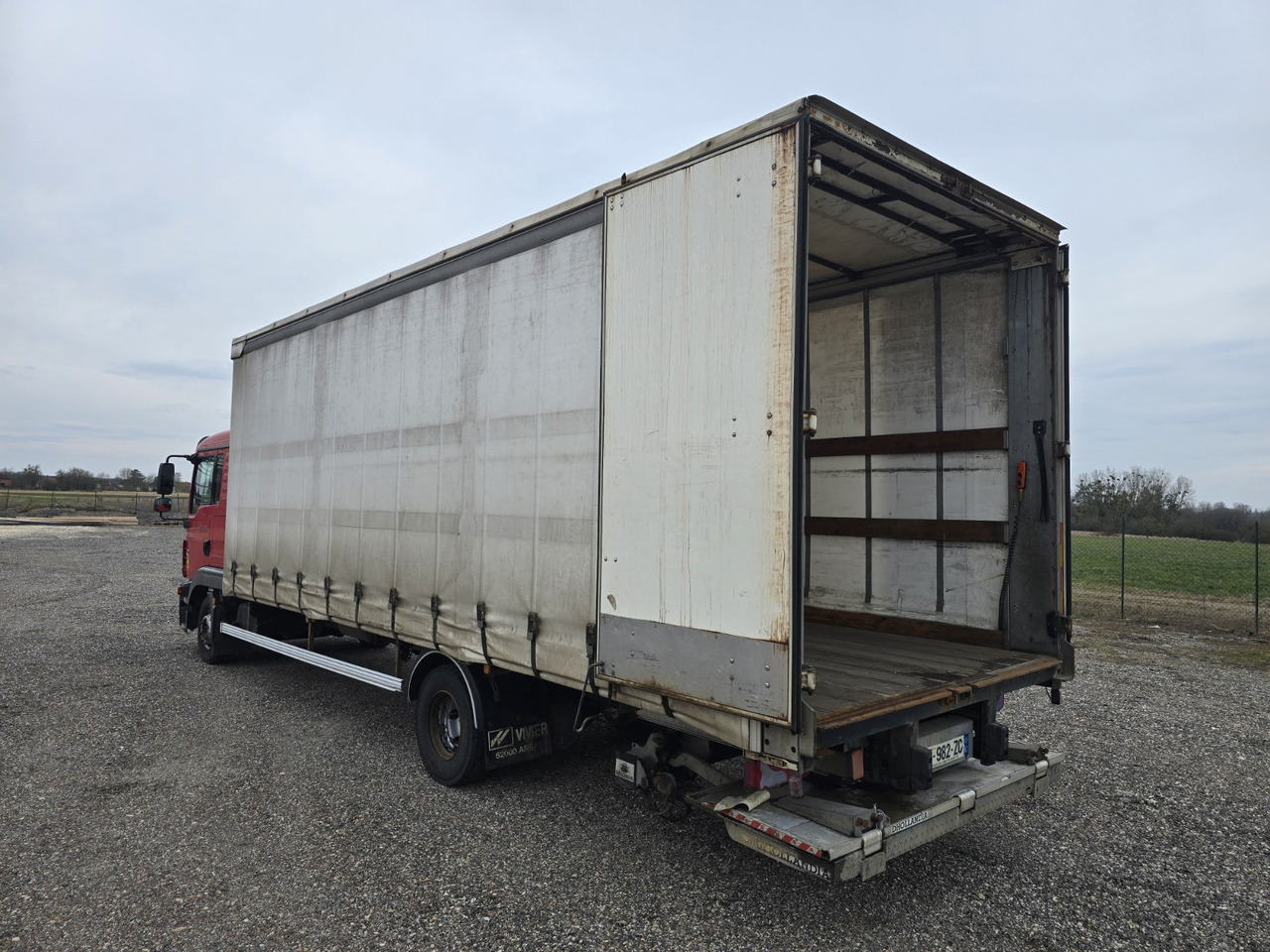 Curtain side truck MAN TGL 12.250: picture 8