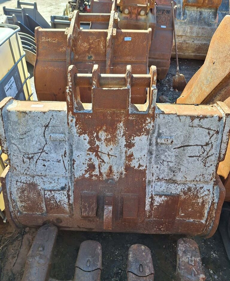 Digging bucket 1300 mm Volvo S1 - Excavator bucket: picture 2 Digging bucket 1300 mm Volvo S1 - Excavator bucket: picture 2