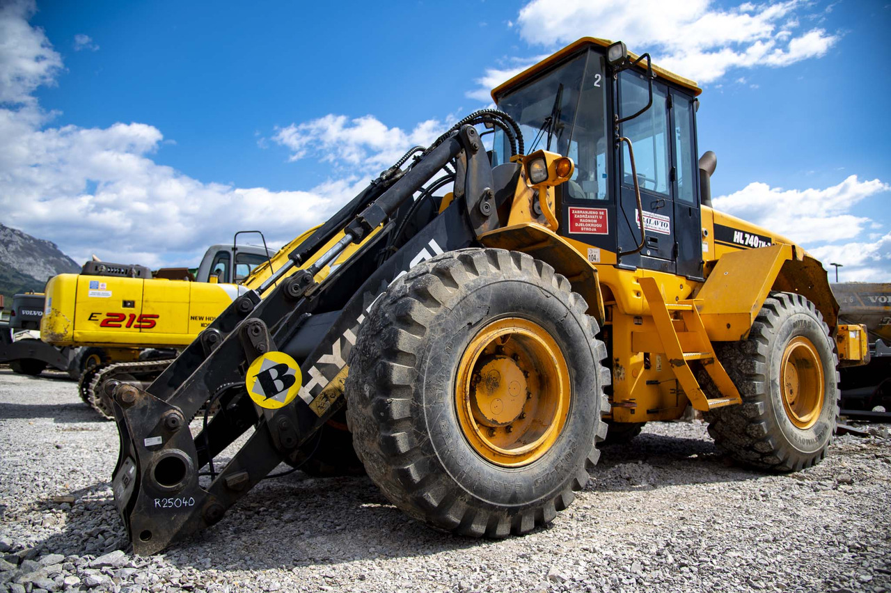 HYUNDAI HL740TM-7 - Wheel loader: picture 1 HYUNDAI HL740TM-7 - Wheel loader: picture 1