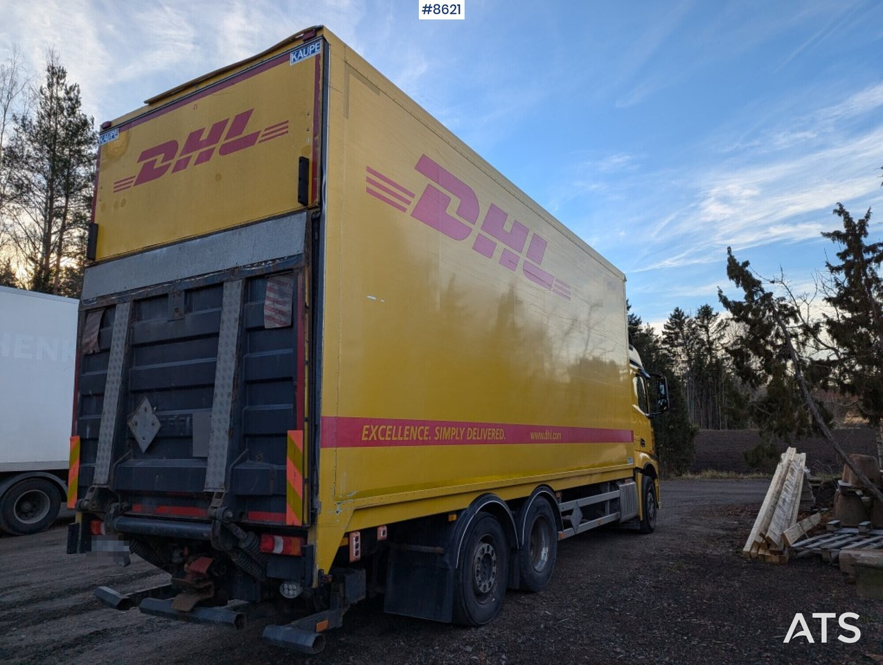 Box Truck Mercedes Benz 6X2 - Box truck: picture 4 Box Truck Mercedes Benz 6X2 - Box truck: picture 4