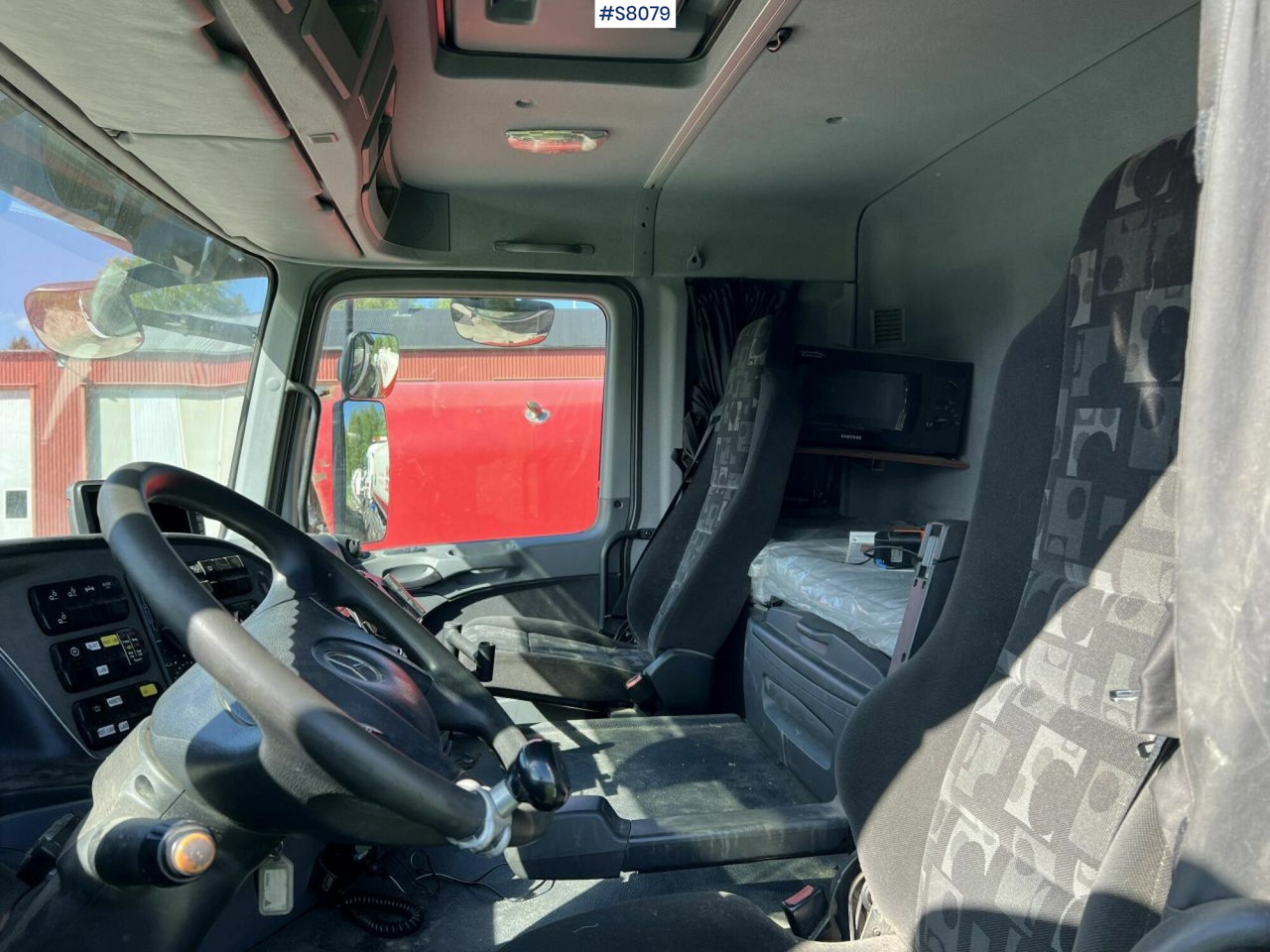 Hook Truck Mercedes Benz 2546 L 6x2 - Hook lift truck: picture 4 Hook Truck Mercedes Benz 2546 L 6x2 - Hook lift truck: picture 4
