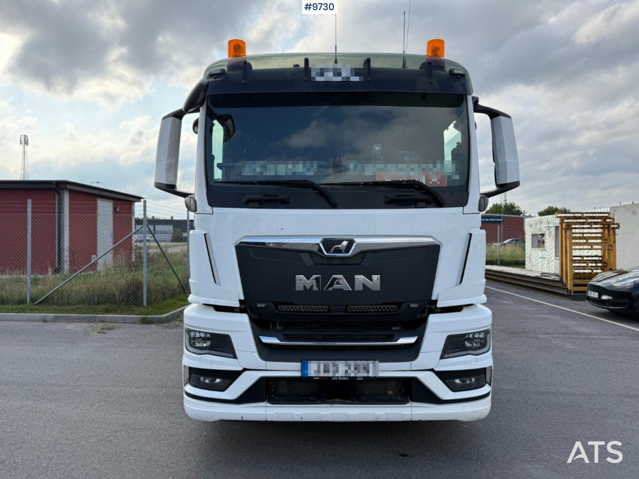 Hook lift MAN TGS 26.510 with crane flatbed and gravel flatbed - Hook lift truck: picture 3 Hook lift MAN TGS 26.510 with crane flatbed and gravel flatbed - Hook lift truck: picture 3