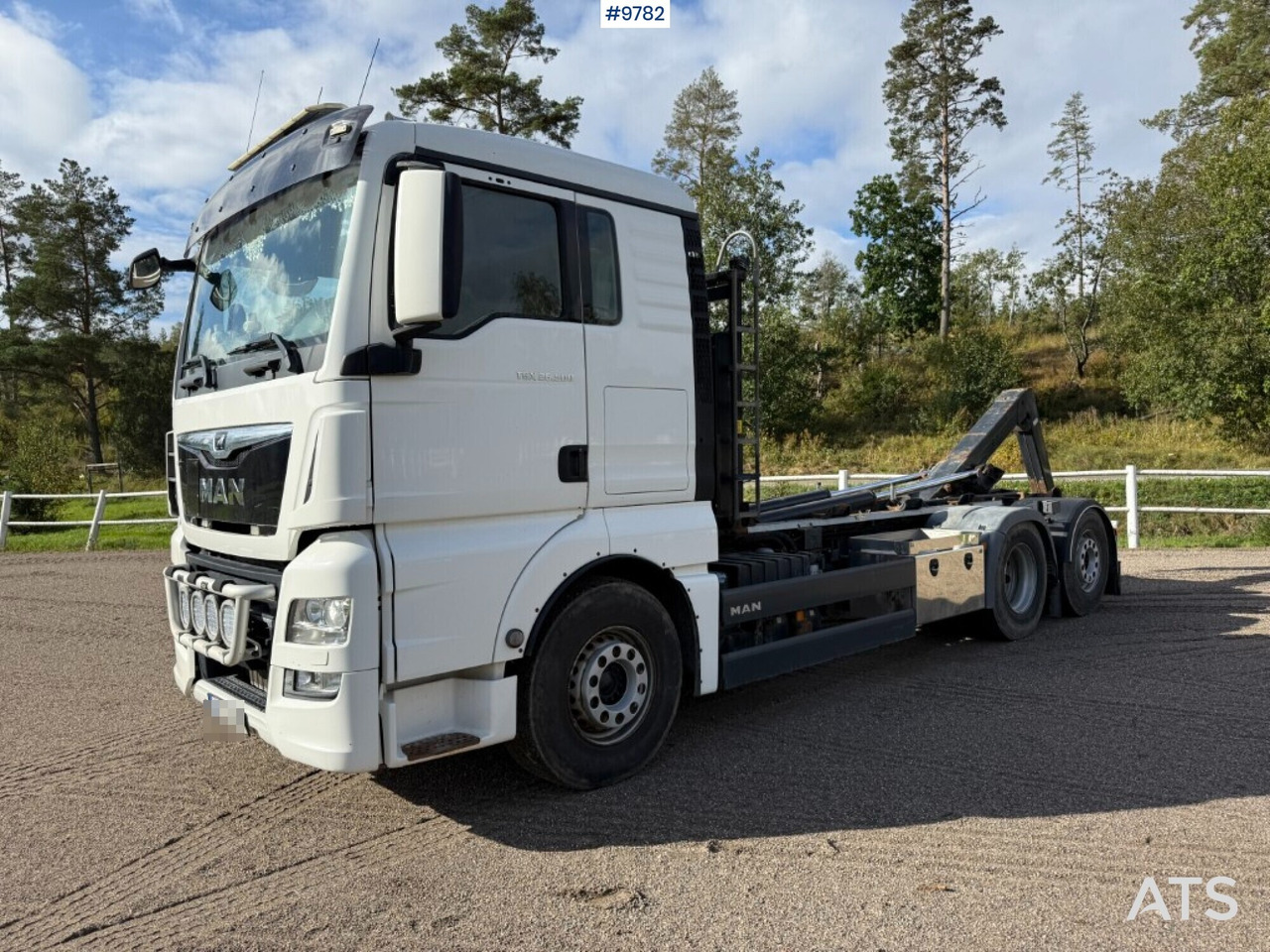 Hooklift Truck MAN TGX 26.500 6X2 - Hook lift truck: picture 1 Hooklift Truck MAN TGX 26.500 6X2 - Hook lift truck: picture 1