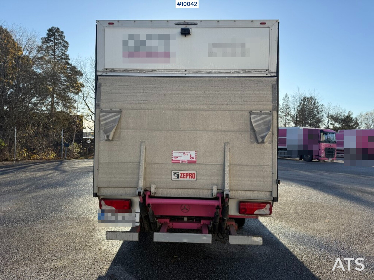 Mercedes Benz Sprinter with tail lift - Closed box van: picture 4 Mercedes Benz Sprinter with tail lift - Closed box van: picture 4