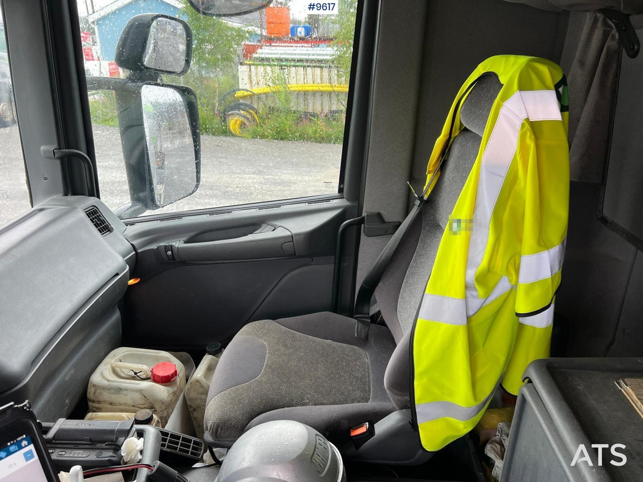 Concrete mixer truck Scania R124 tridem with LAXO quick release: picture 38 Concrete mixer truck Scania R124 tridem with LAXO quick release: picture 38