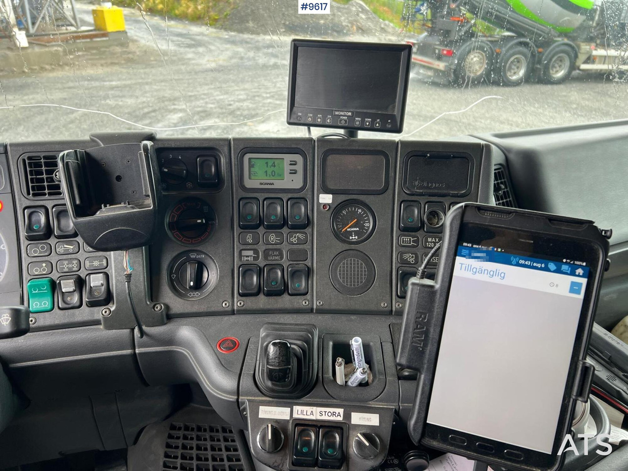 Concrete mixer truck Scania R124 tridem with LAXO quick release: picture 39 Concrete mixer truck Scania R124 tridem with LAXO quick release: picture 39