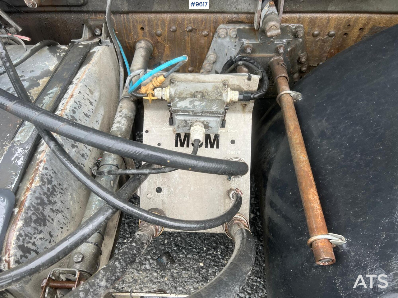 Concrete mixer truck Scania R124 tridem with LAXO quick release: picture 37 Concrete mixer truck Scania R124 tridem with LAXO quick release: picture 37