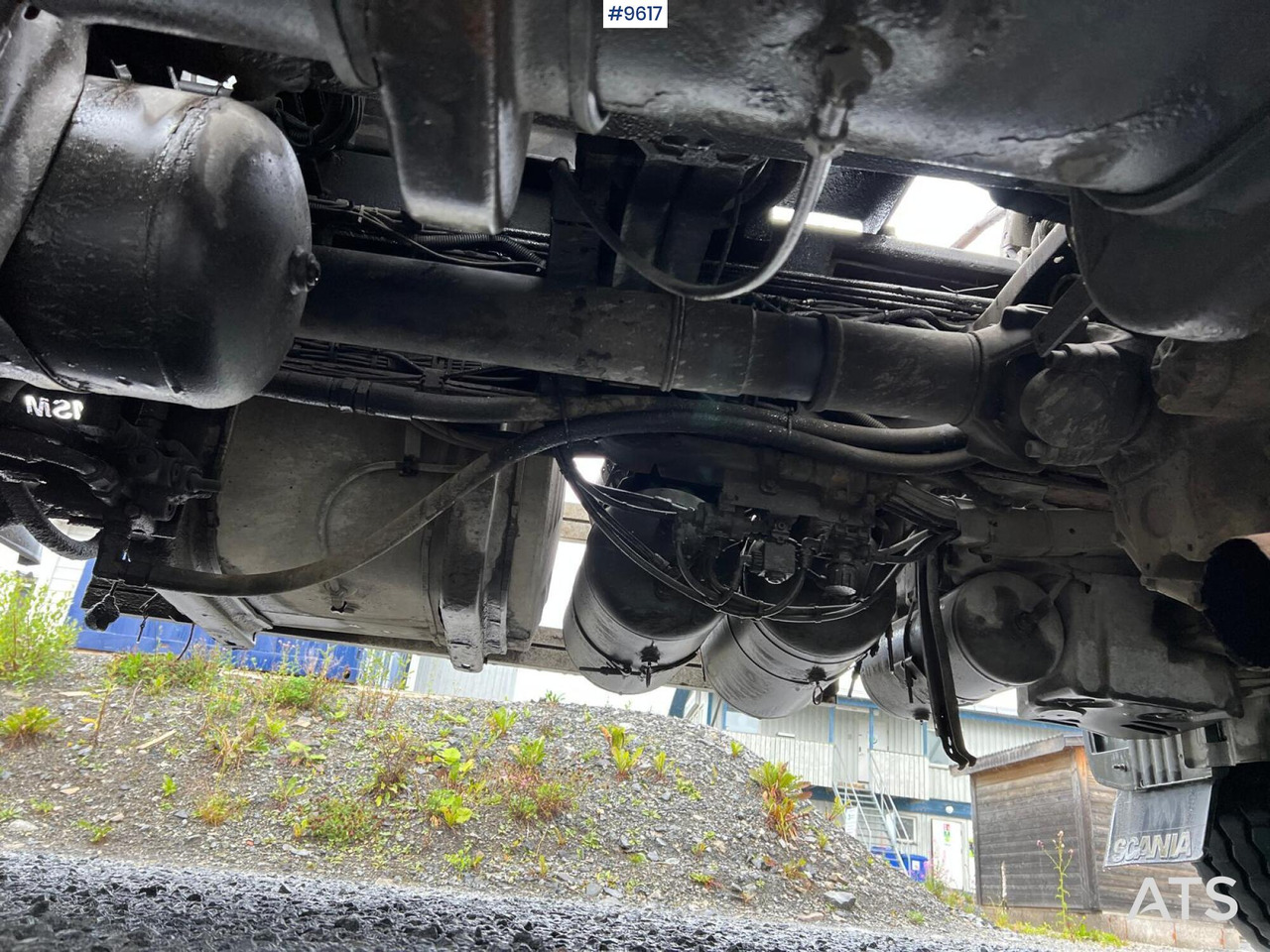 Concrete mixer truck Scania R124 tridem with LAXO quick release: picture 29 Concrete mixer truck Scania R124 tridem with LAXO quick release: picture 29