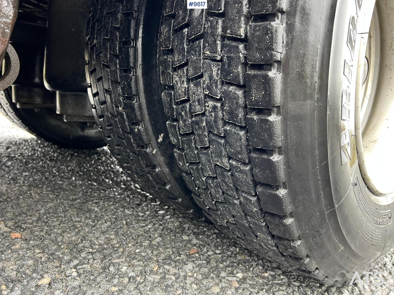 Concrete mixer truck Scania R124 tridem with LAXO quick release: picture 18 Concrete mixer truck Scania R124 tridem with LAXO quick release: picture 18