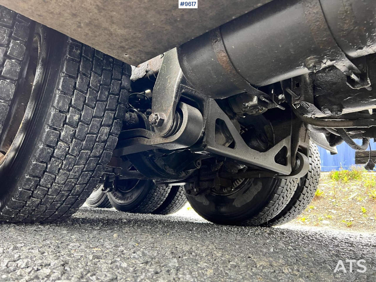 Concrete mixer truck Scania R124 tridem with LAXO quick release: picture 27 Concrete mixer truck Scania R124 tridem with LAXO quick release: picture 27