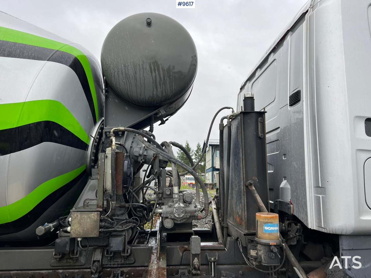 Concrete mixer truck Scania R124 tridem with LAXO quick release: picture 21 Concrete mixer truck Scania R124 tridem with LAXO quick release: picture 21