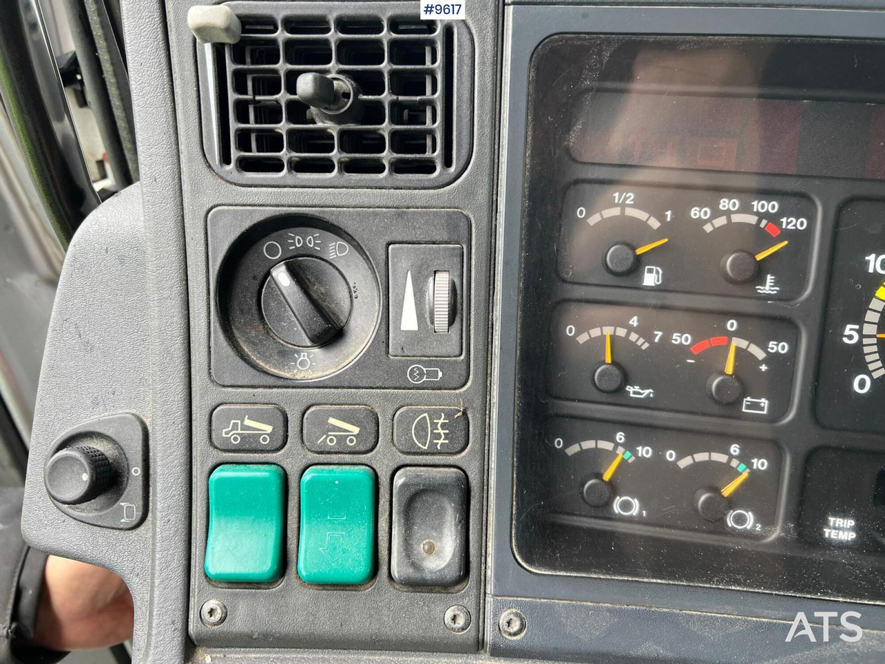 Concrete mixer truck Scania R124 tridem with LAXO quick release: picture 46 Concrete mixer truck Scania R124 tridem with LAXO quick release: picture 46