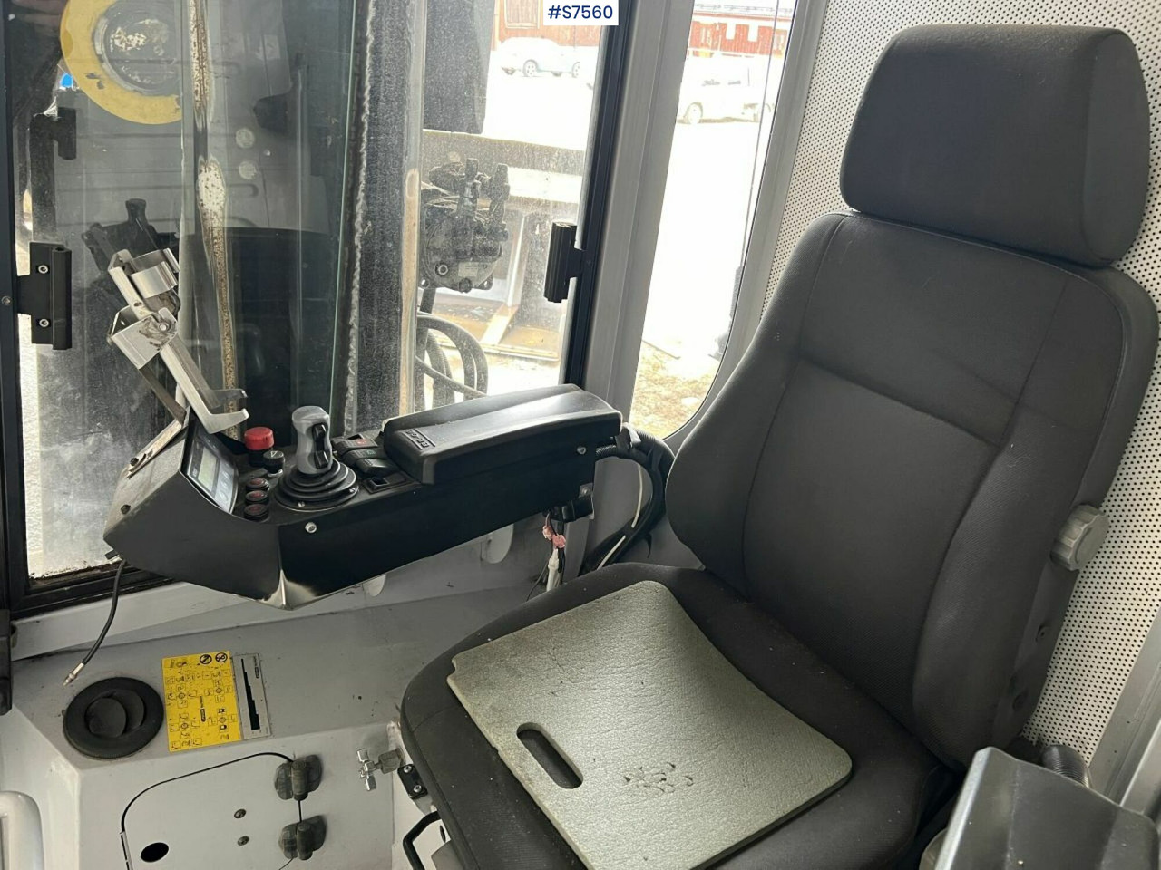 Tractor truck Tow Truck Volvo FH400 with Epsilon 110Z crane: picture 5