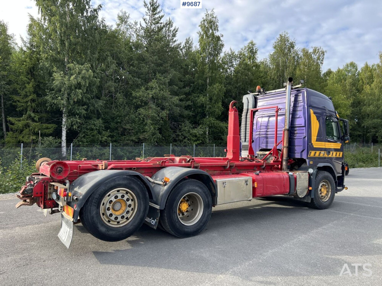 VOLVO FM-380 6*2 Truck with swap body (VIDEO) - Hook lift truck: picture 3 VOLVO FM-380 6*2 Truck with swap body (VIDEO) - Hook lift truck: picture 3