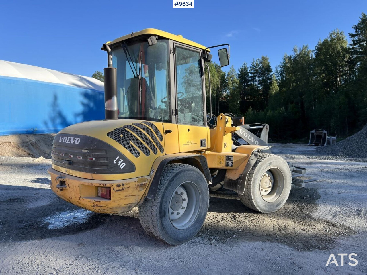 Volvo L30Z Wheel loader with multiple attachments - Wheel loader: picture 3 Volvo L30Z Wheel loader with multiple attachments - Wheel loader: picture 3