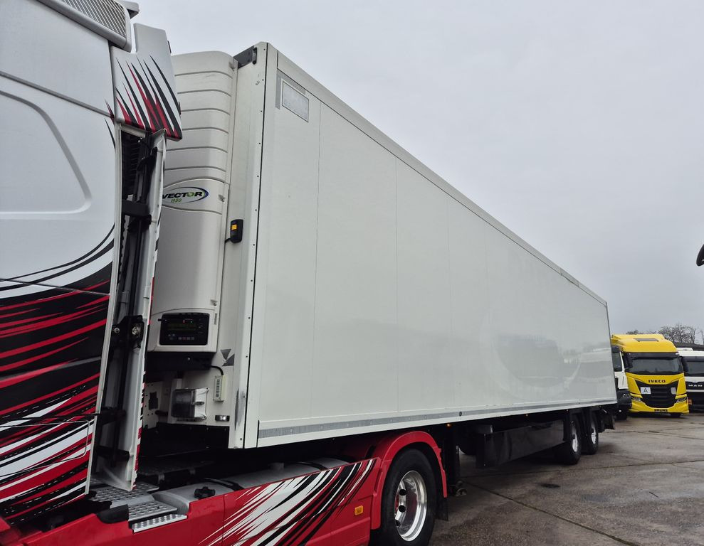 Krone SZ Carrier Vector 1950 *+-30°*Rolltor/Smartboard - Refrigerator semi-trailer: picture 1 Krone SZ Carrier Vector 1950 *+-30°*Rolltor/Smartboard - Refrigerator semi-trailer: picture 1