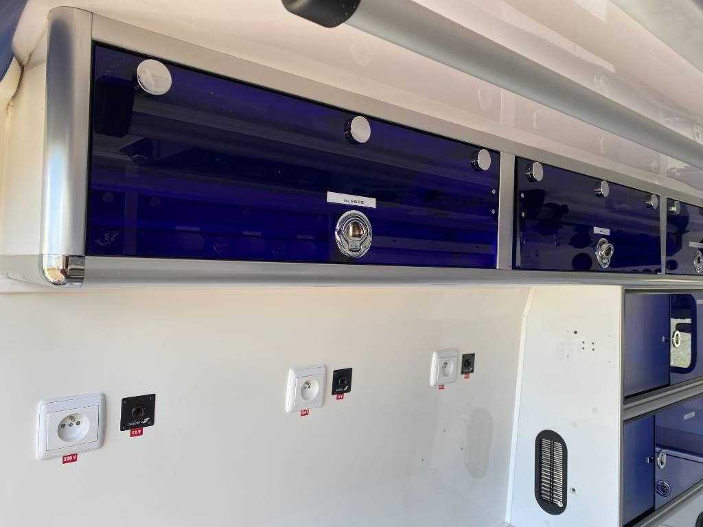 Ambulance Fiat LES DAUPHINS/DUCATO TORINO 2.3M-Jet 160 endommagée: picture 18 Ambulance Fiat LES DAUPHINS/DUCATO TORINO 2.3M-Jet 160 endommagée: picture 18