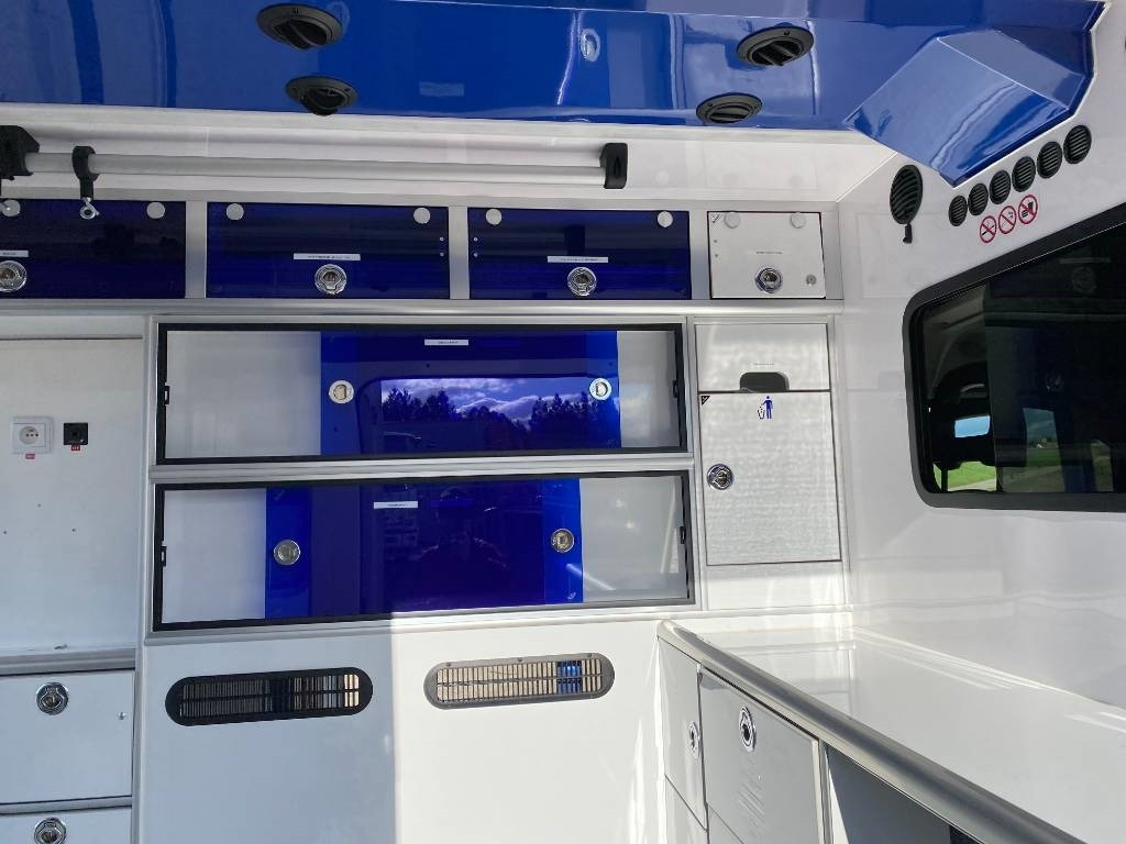 Ambulance Fiat LES DAUPHINS/DUCATO TORINO 2.3M-Jet 160 endommagée: picture 30 Ambulance Fiat LES DAUPHINS/DUCATO TORINO 2.3M-Jet 160 endommagée: picture 30