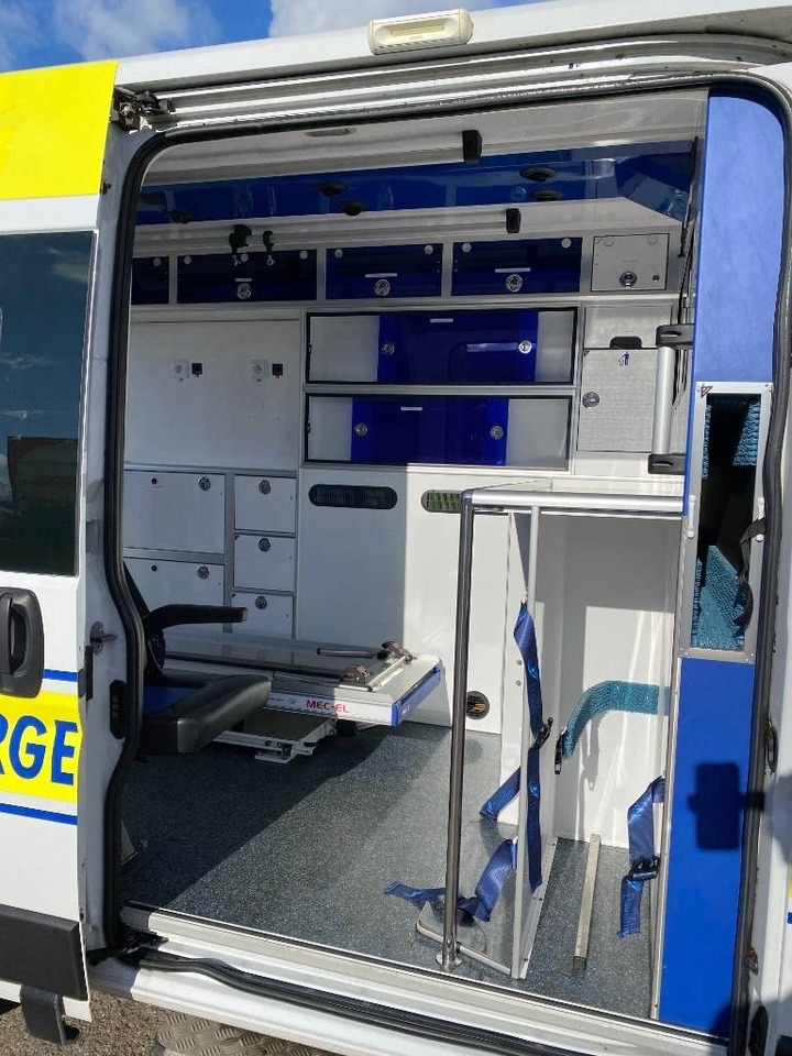 Ambulance Fiat LES DAUPHINS/DUCATO TORINO 2.3M-Jet 160 endommagée: picture 29 Ambulance Fiat LES DAUPHINS/DUCATO TORINO 2.3M-Jet 160 endommagée: picture 29