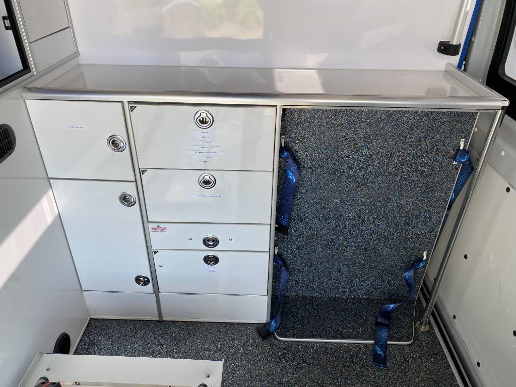 Ambulance Fiat LES DAUPHINS/DUCATO TORINO 2.3M-Jet 160 endommagée: picture 21 Ambulance Fiat LES DAUPHINS/DUCATO TORINO 2.3M-Jet 160 endommagée: picture 21