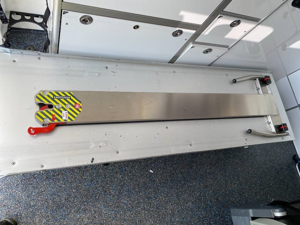 Ambulance Fiat LES DAUPHINS/DUCATO TORINO 2.3M-Jet 160 endommagée: picture 17 Ambulance Fiat LES DAUPHINS/DUCATO TORINO 2.3M-Jet 160 endommagée: picture 17