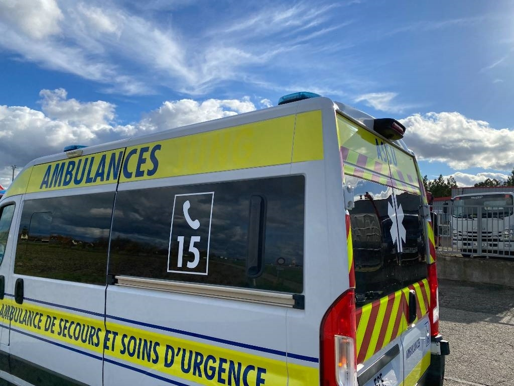 Ambulance Fiat LES DAUPHINS/DUCATO TORINO 2.3M-Jet 160 endommagée: picture 47 Ambulance Fiat LES DAUPHINS/DUCATO TORINO 2.3M-Jet 160 endommagée: picture 47