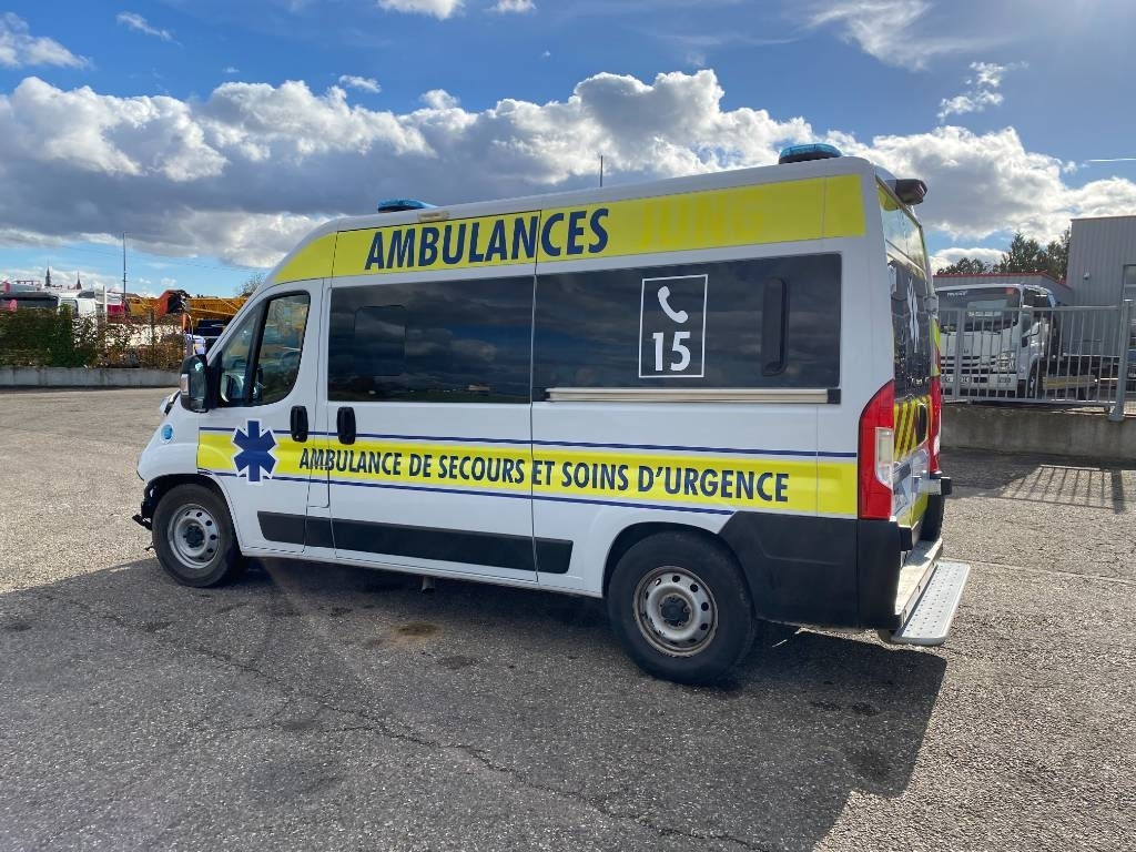 Ambulance Fiat LES DAUPHINS/DUCATO TORINO 2.3M-Jet 160 endommagée: picture 6 Ambulance Fiat LES DAUPHINS/DUCATO TORINO 2.3M-Jet 160 endommagée: picture 6