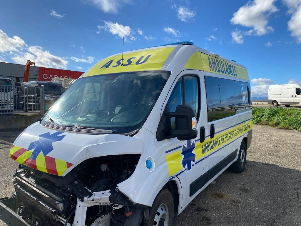 Ambulance Fiat LES DAUPHINS/DUCATO TORINO 2.3M-Jet 160 endommagée: picture 40 Ambulance Fiat LES DAUPHINS/DUCATO TORINO 2.3M-Jet 160 endommagée: picture 40