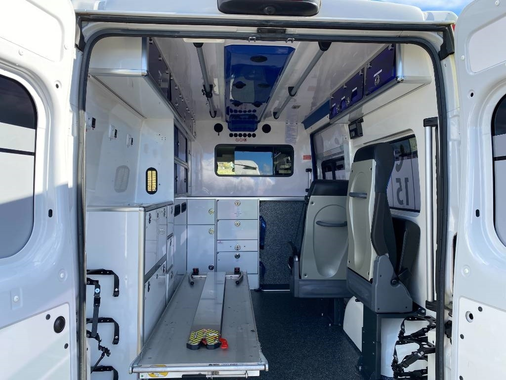Ambulance Fiat LES DAUPHINS/DUCATO TORINO 2.3M-Jet 160 endommagée: picture 16 Ambulance Fiat LES DAUPHINS/DUCATO TORINO 2.3M-Jet 160 endommagée: picture 16