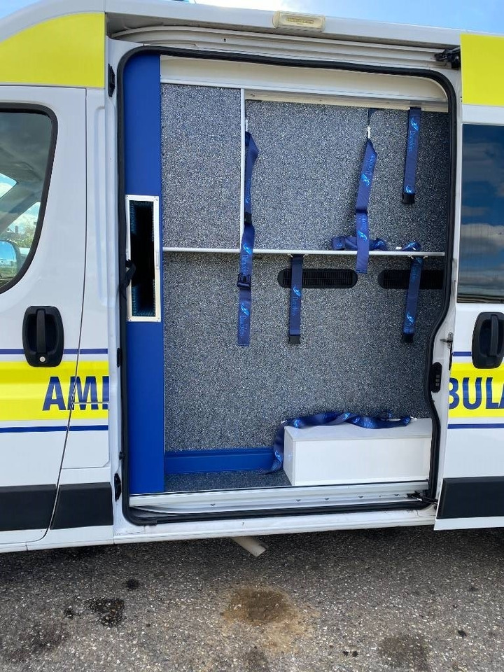 Ambulance Fiat LES DAUPHINS/DUCATO TORINO 2.3M-Jet 160 endommagée: picture 38 Ambulance Fiat LES DAUPHINS/DUCATO TORINO 2.3M-Jet 160 endommagée: picture 38