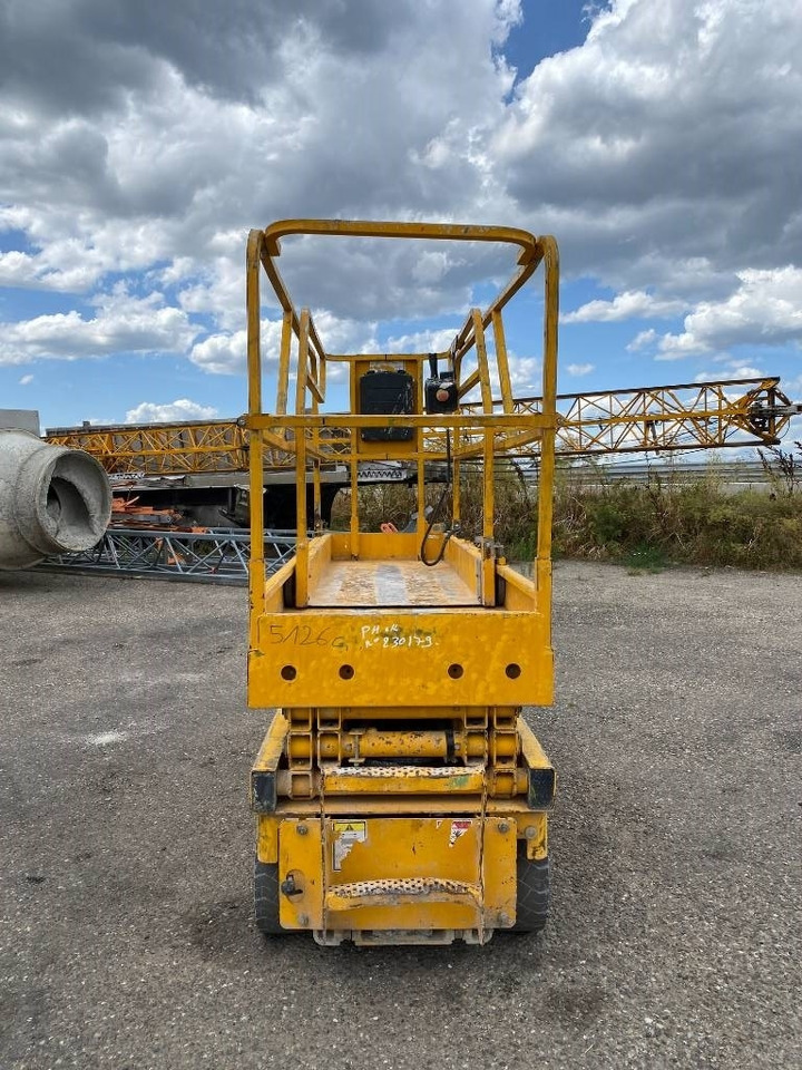 Haulotte Compact 8 - Scissor lift: picture 2 Haulotte Compact 8 - Scissor lift: picture 2