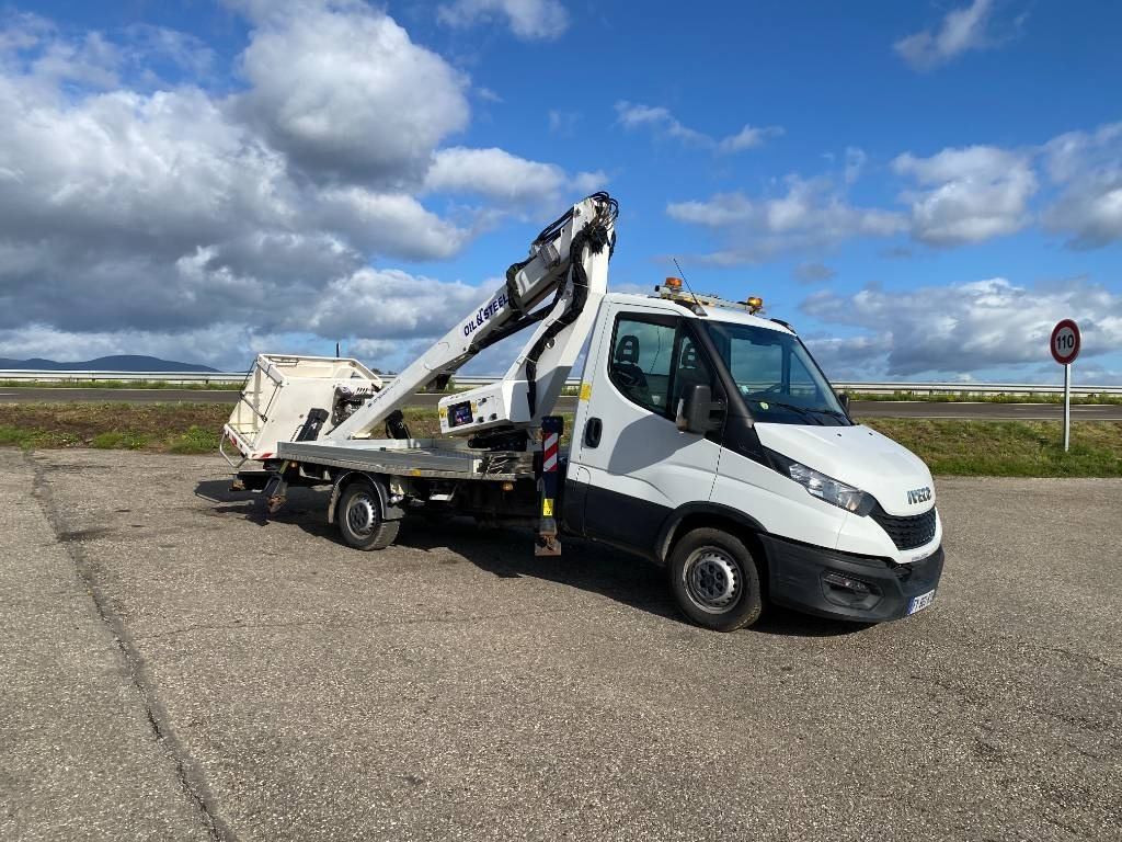 Iveco DAILY 35-140S / 2.3 Multijet 136-OIL&STEEL - Truck with aerial platform: picture 4 Iveco DAILY 35-140S / 2.3 Multijet 136-OIL&STEEL - Truck with aerial platform: picture 4