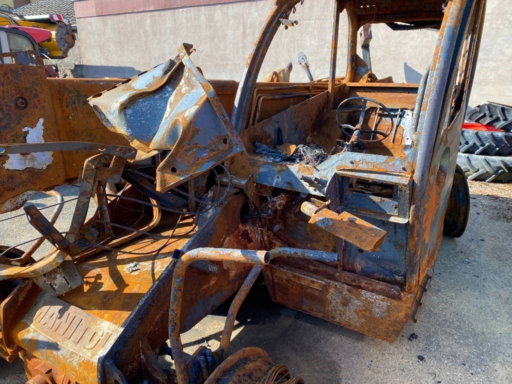 Telescopic handler Manitou MLT 737 endommagé: picture 14