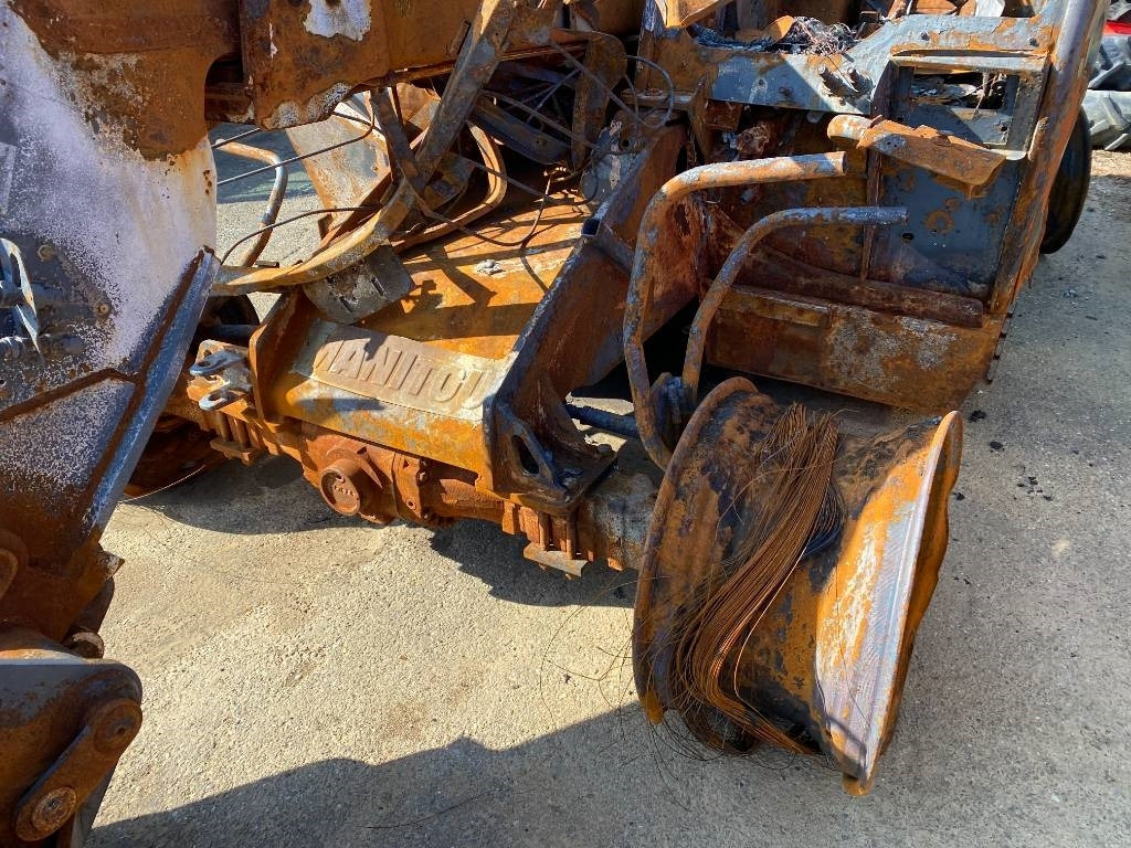 Telescopic handler Manitou MLT 737 endommagé: picture 12