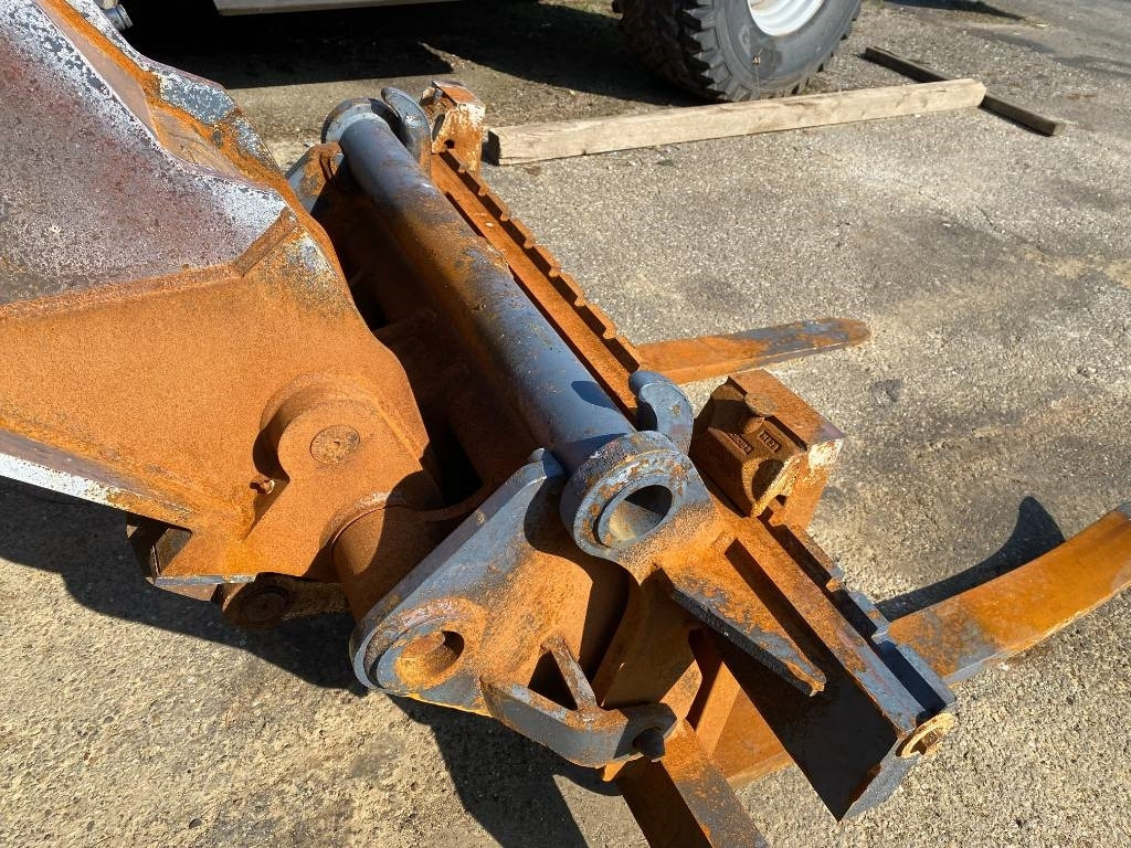 Telescopic handler Manitou MLT 737 endommagé: picture 38