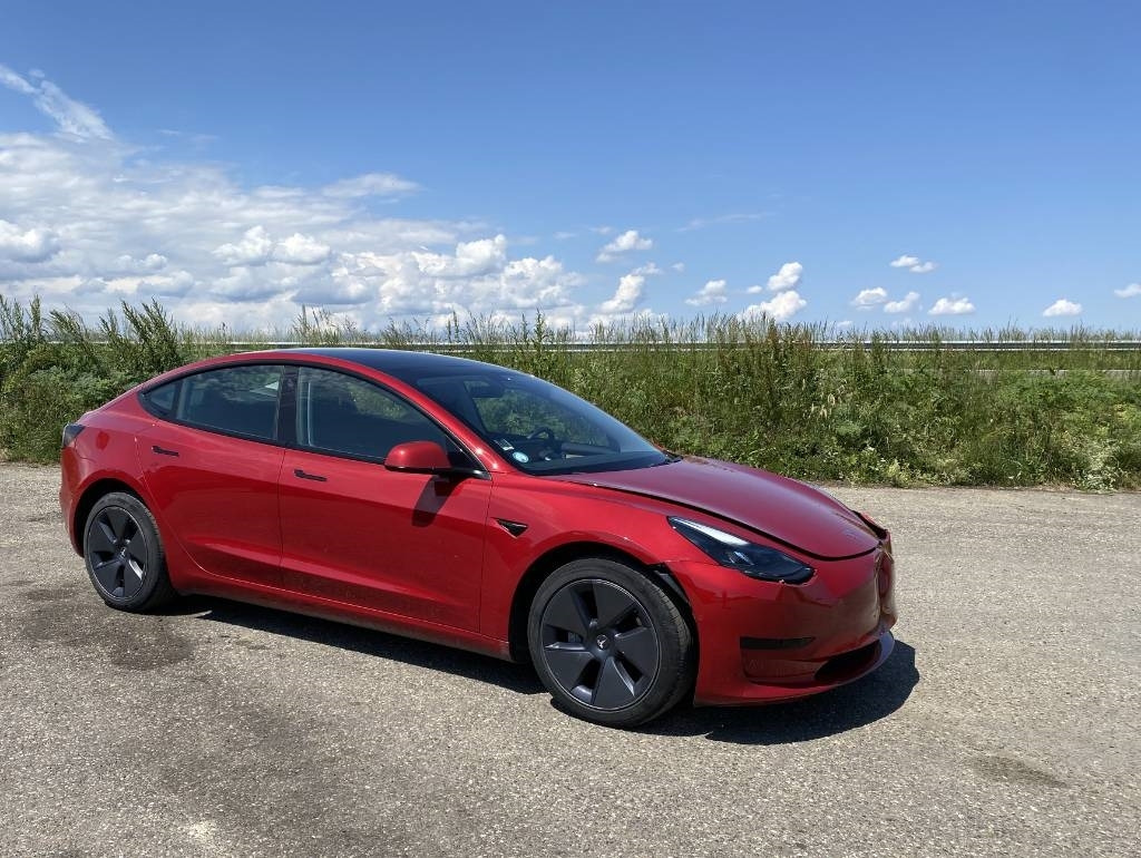 Tesla MODEL 3 5YJ3 - Rwd Carte Grise Française endommagé - Car: picture 3 Tesla MODEL 3 5YJ3 - Rwd Carte Grise Française endommagé - Car: picture 3