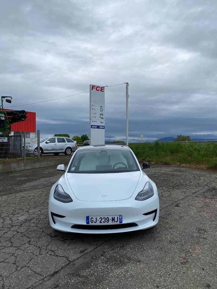 Tesla MODEL 3 5YJ3 - Rwd-Carte Grise Française endommagé - Car: picture 2 Tesla MODEL 3 5YJ3 - Rwd-Carte Grise Française endommagé - Car: picture 2