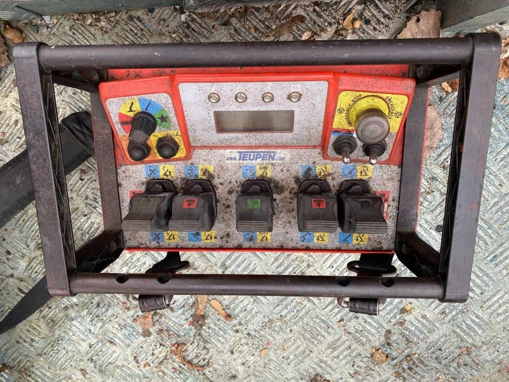 Telescopic boom Teupen LEO35T/PLUS a réparer: picture 17