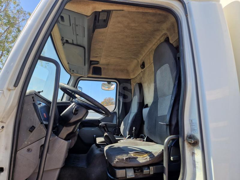 Interior photo 2: Box truck Renault DCI 220