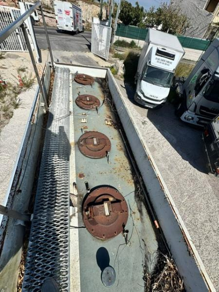 Renault MIDLUM 210 CITERNE MERCERON 11000 L 4 COMPARTIMENTS - Tanker truck: picture 4 Renault MIDLUM 210 CITERNE MERCERON 11000 L 4 COMPARTIMENTS - Tanker truck: picture 4